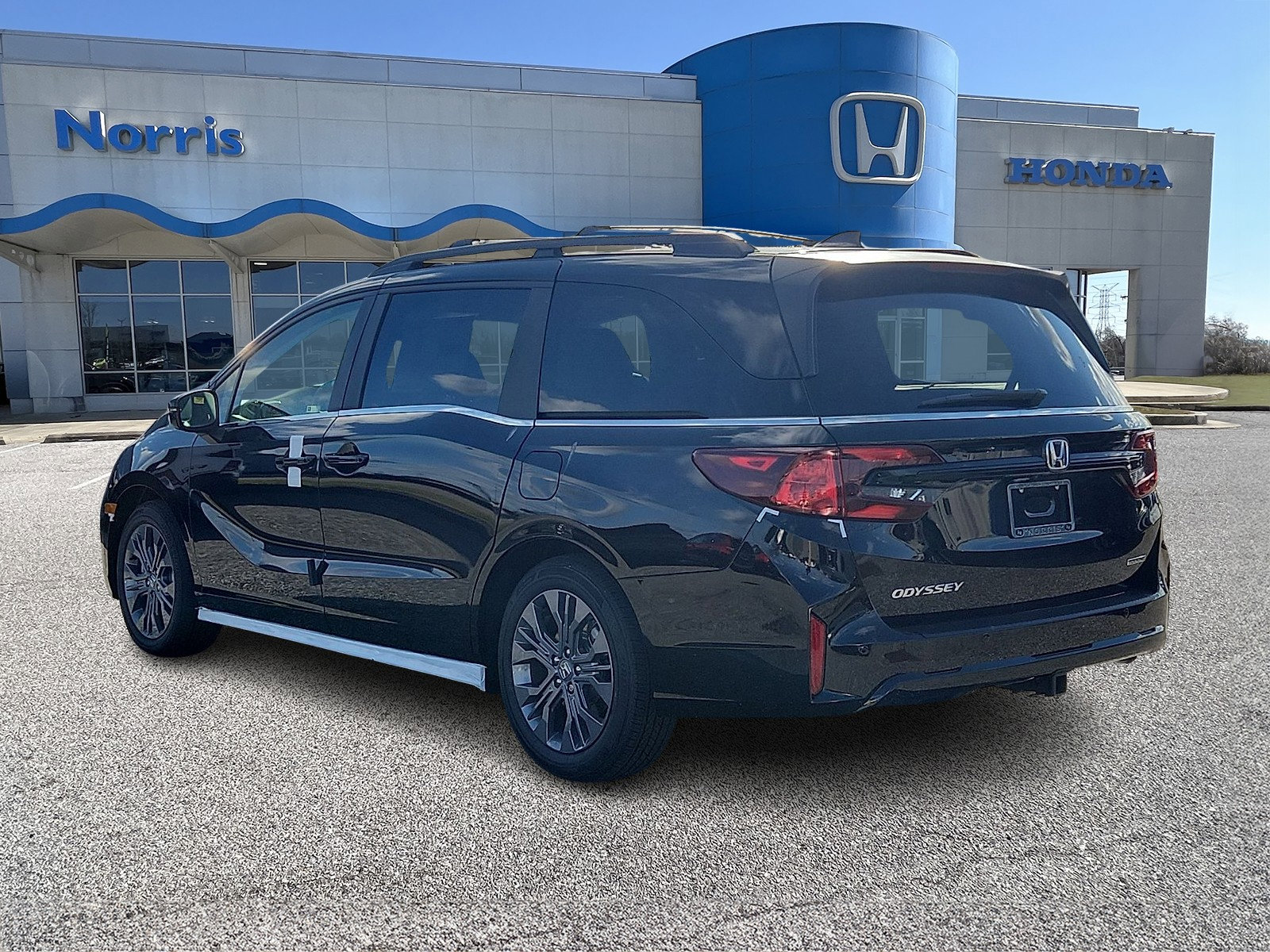 New 2026 Honda Odyssey Touring image 3