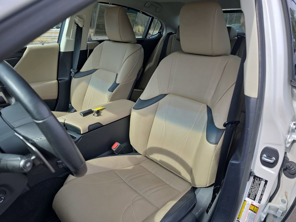 Used 2021 Lexus ES 350 Ultra Luxury w/ Accessory Package 2 image 19