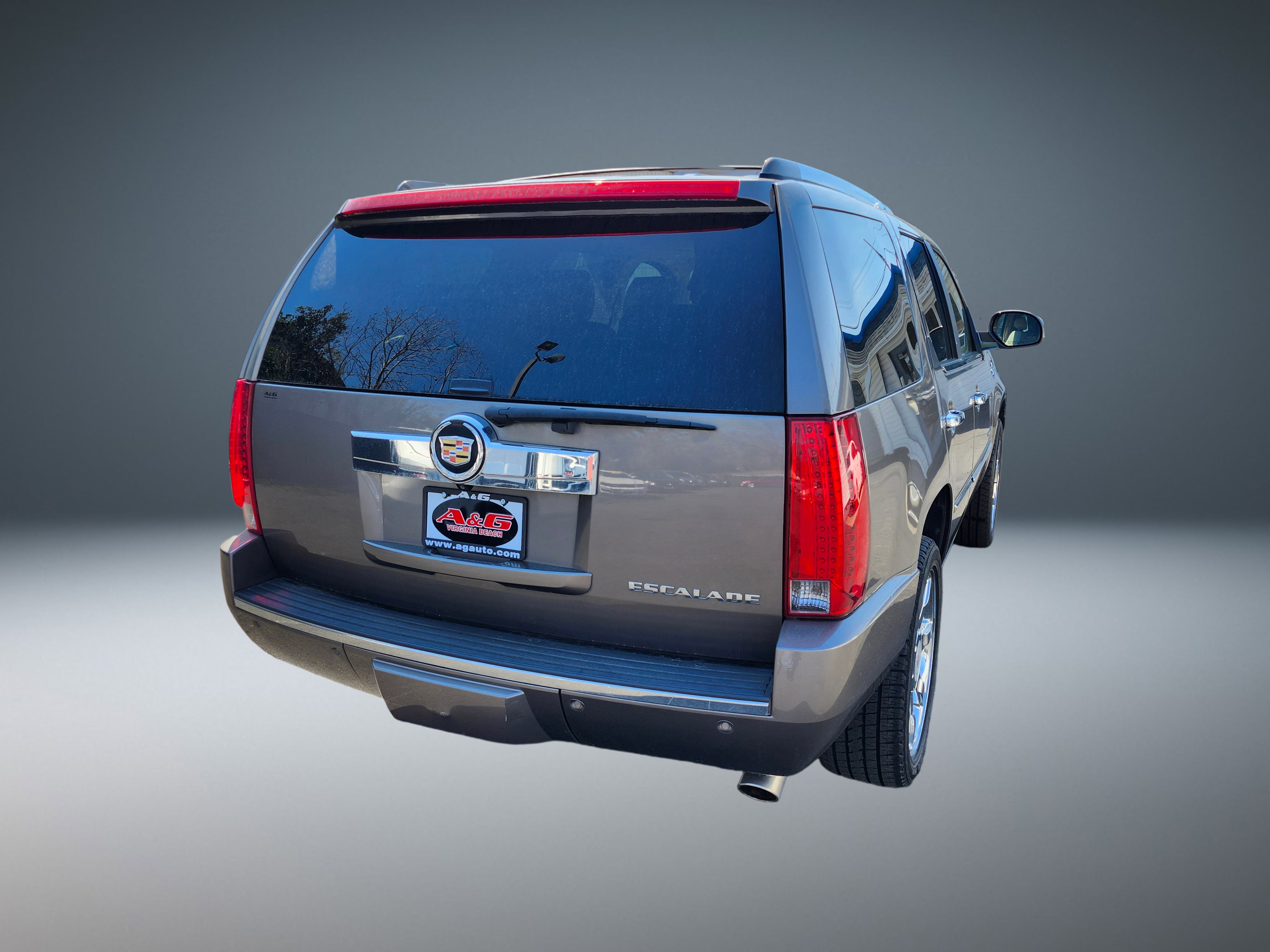 Used 2013 Cadillac Escalade Luxury image 3