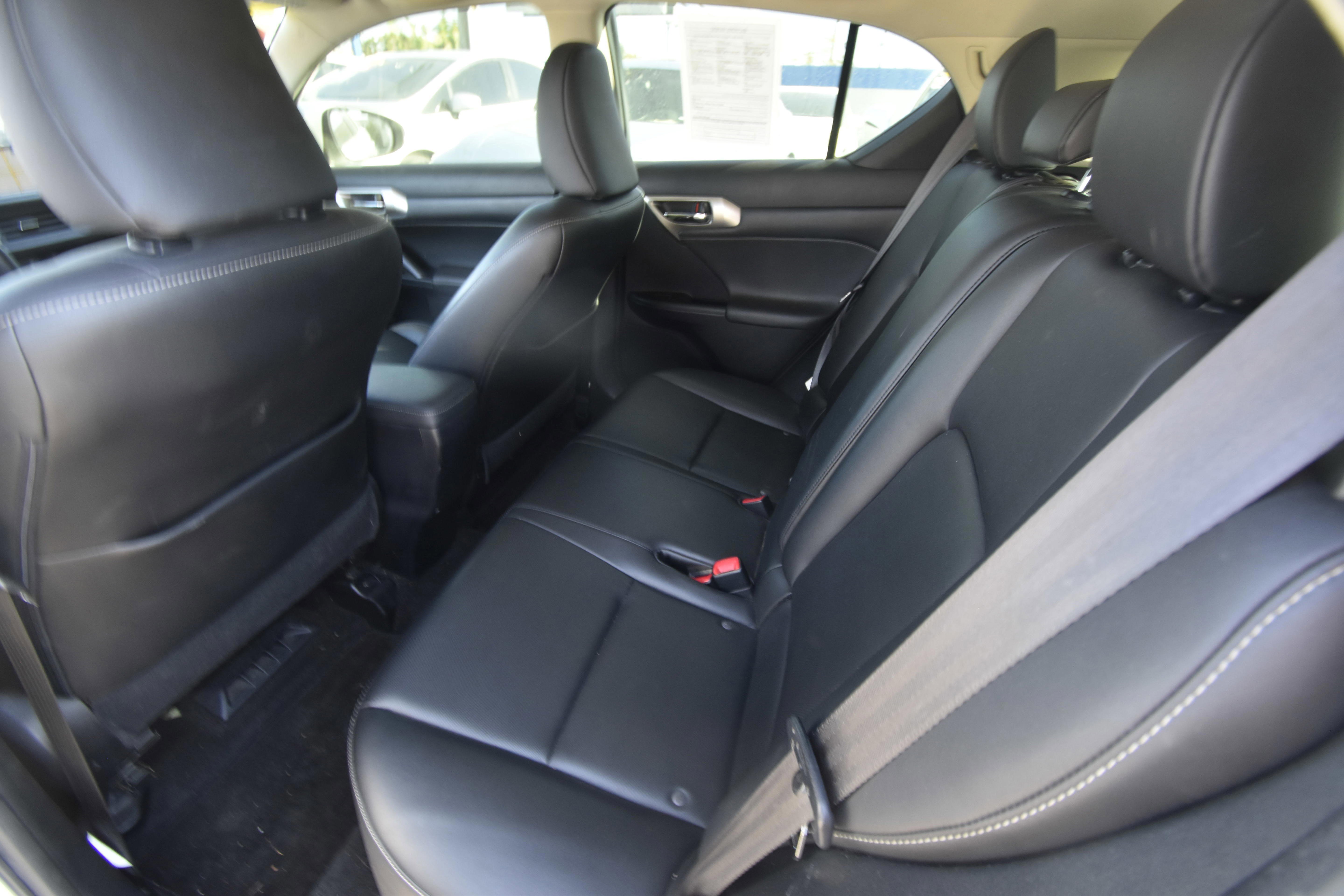 Used 2015 Lexus CT 200h w/ Navigation Package image 12