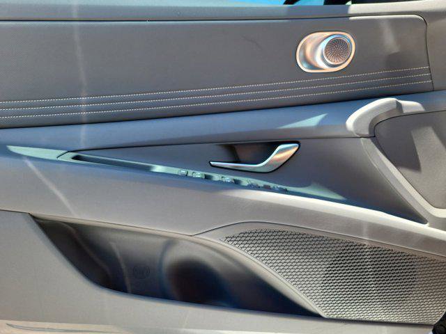 New 2025 Hyundai Elantra SEL FWD image 13