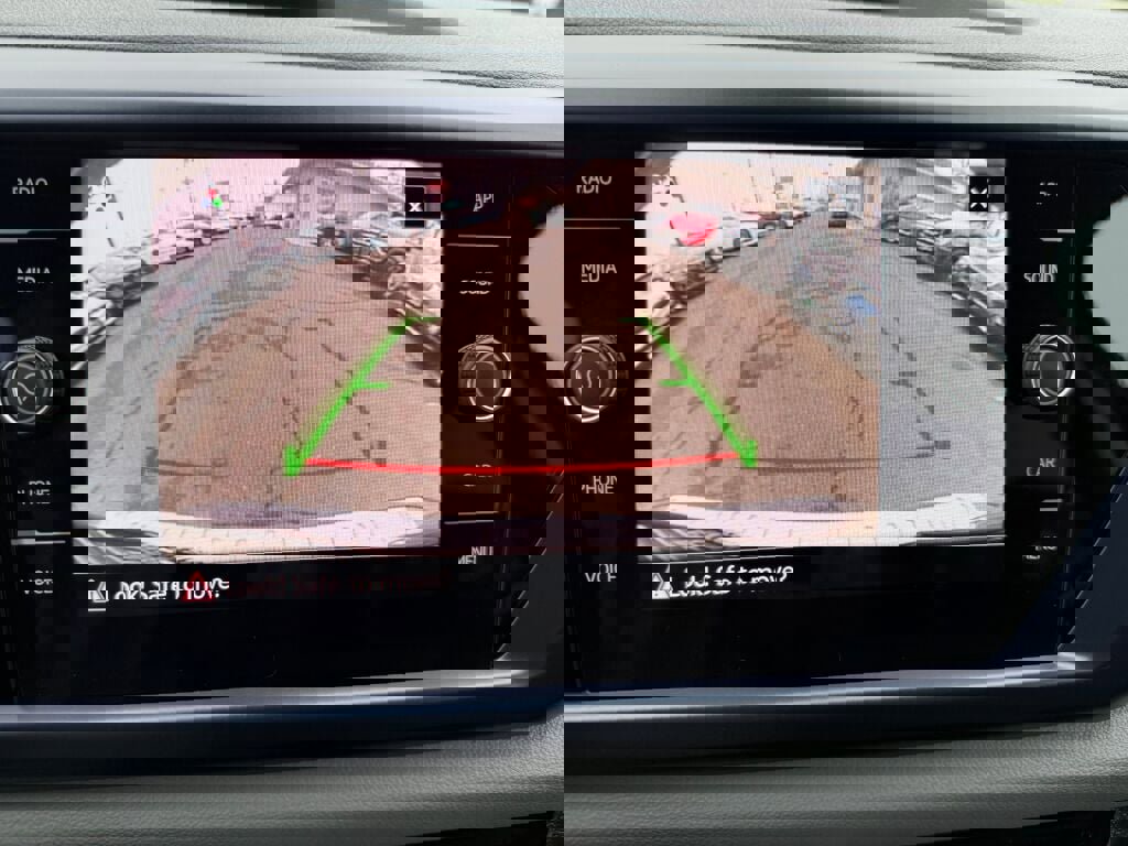 Used 2023 Volkswagen Taos SE w/ Panoramic Sunroof Package image 18