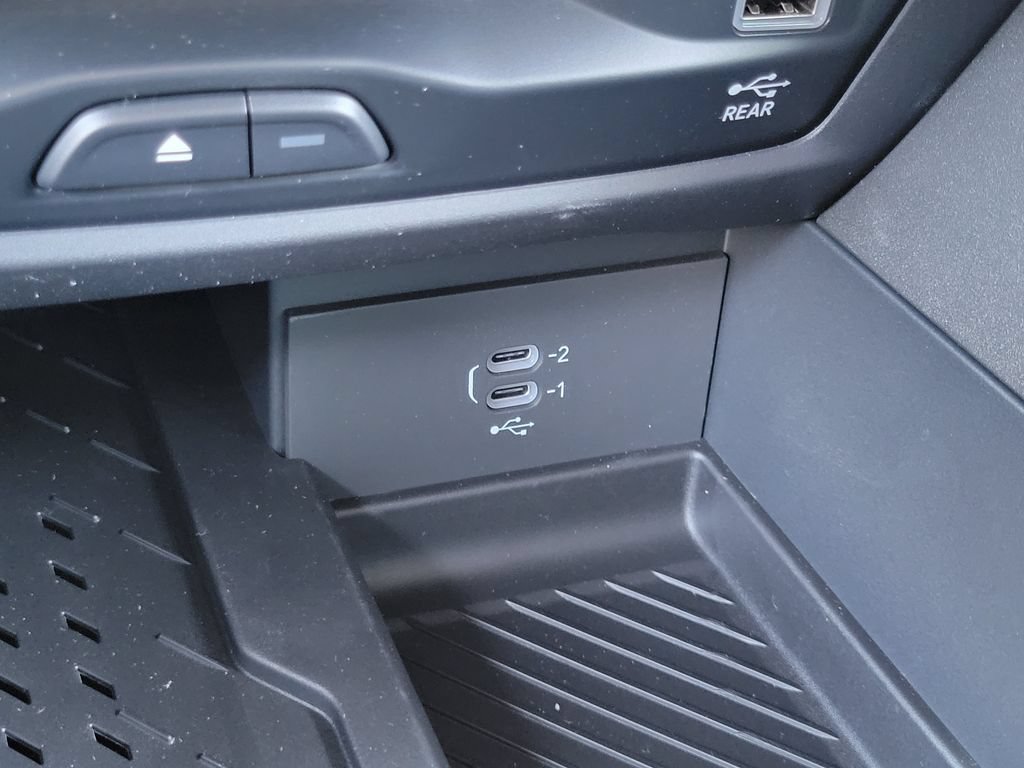 New 2027 Chrysler Pacifica Pinnacle w/ Theater Group AWD/4WD image 13