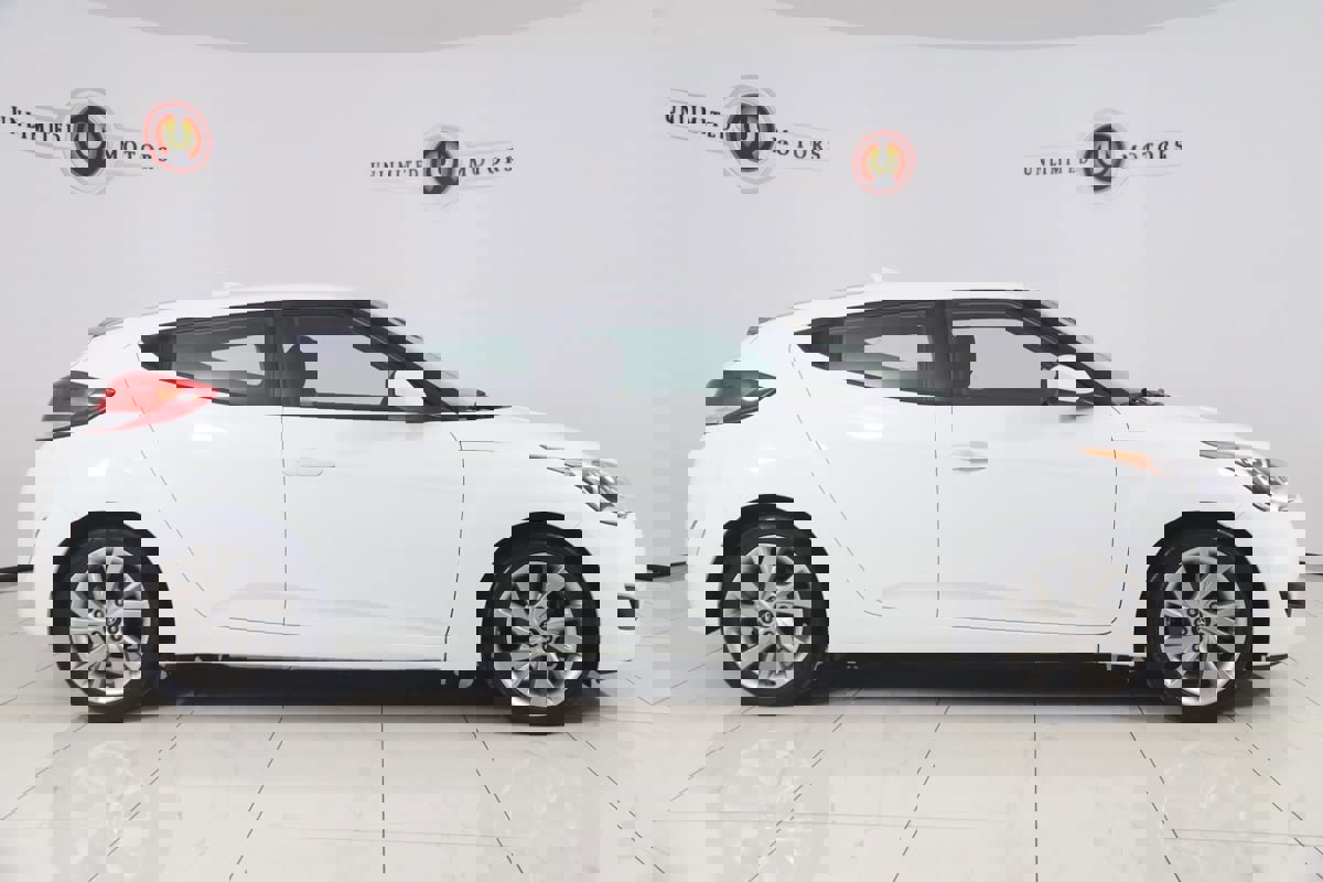 Used 2016 Hyundai Veloster w/ Option Group 02 image 2