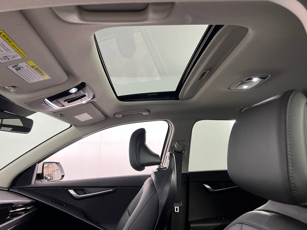 Used 2024 Kia Niro Wave image 25