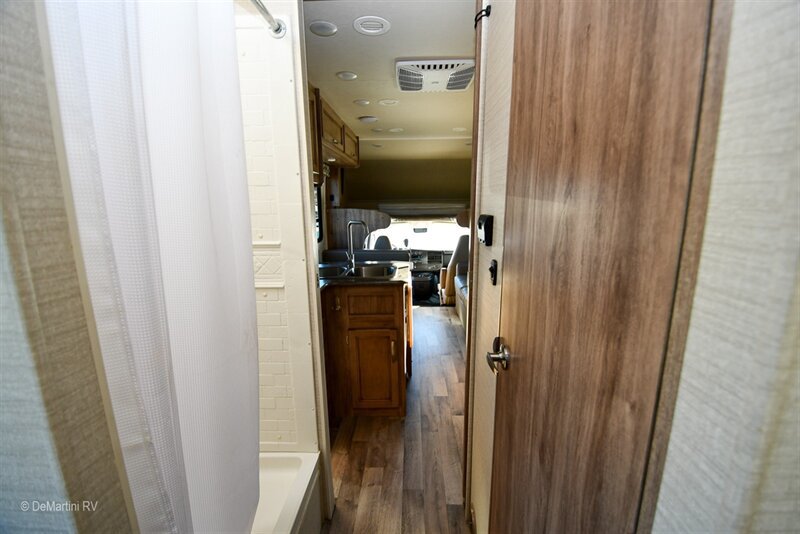 Used 2018 Chevrolet Express 4500 w/ RV Package RWD image 10