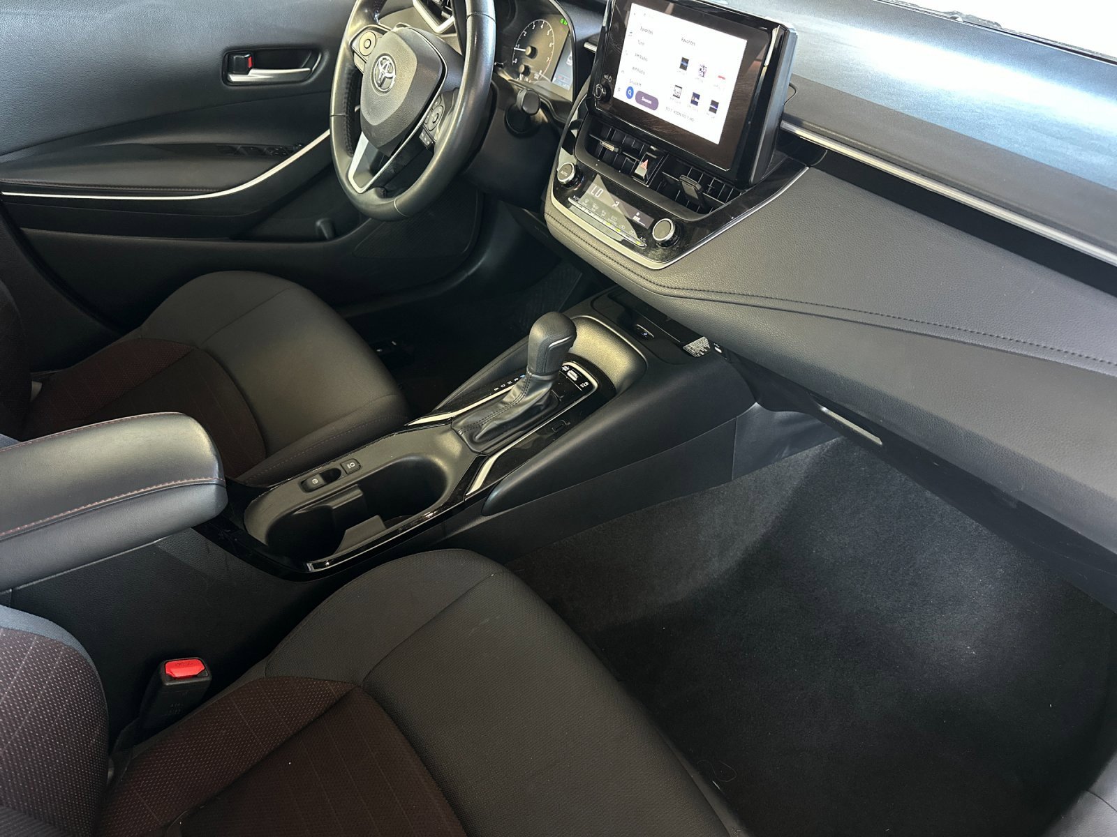 Used 2024 Toyota Corolla SE image 14