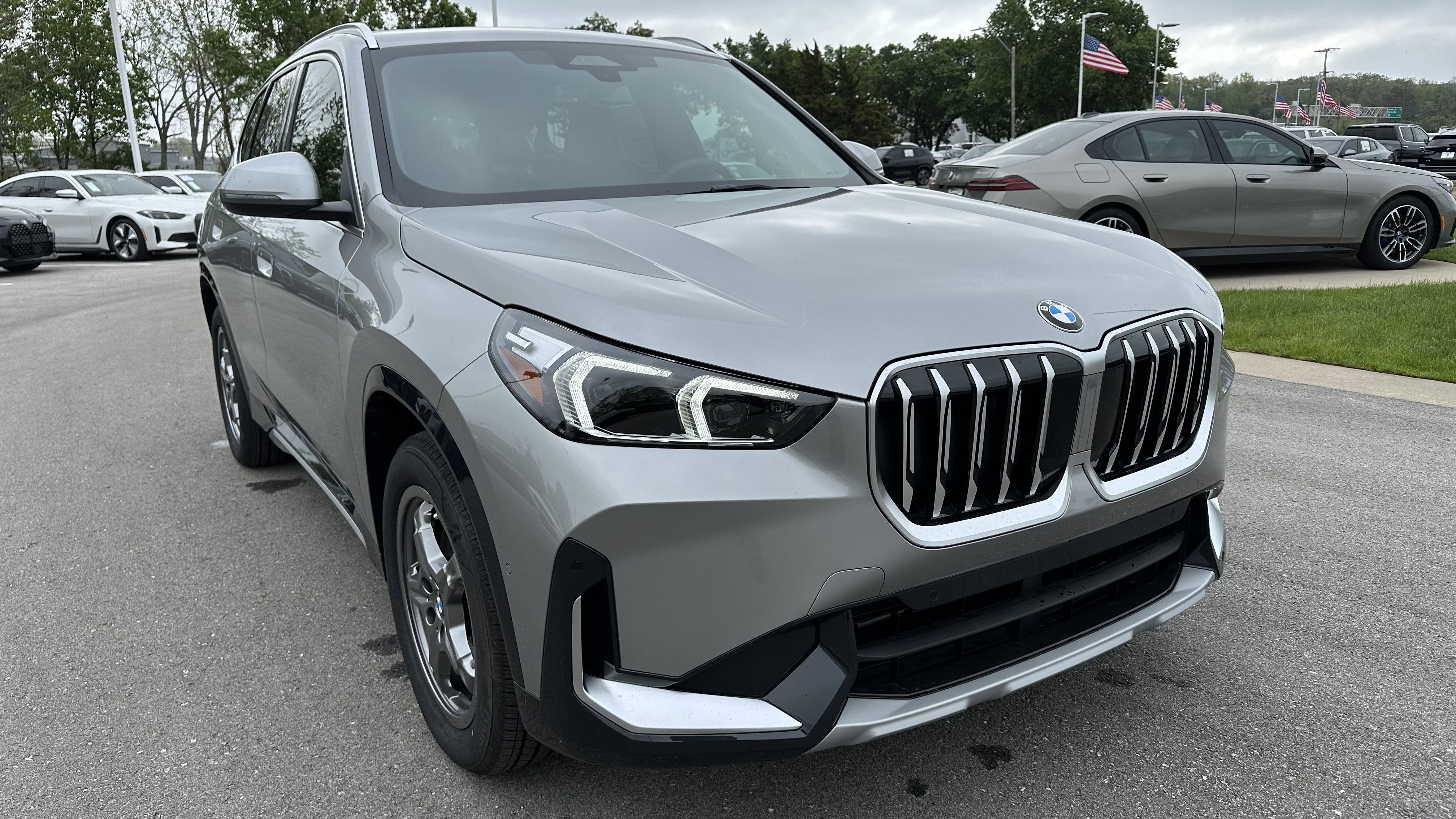 Used 2025 BMW X1 xDrive28i w/ Convenience Package AWD/4WD image 2