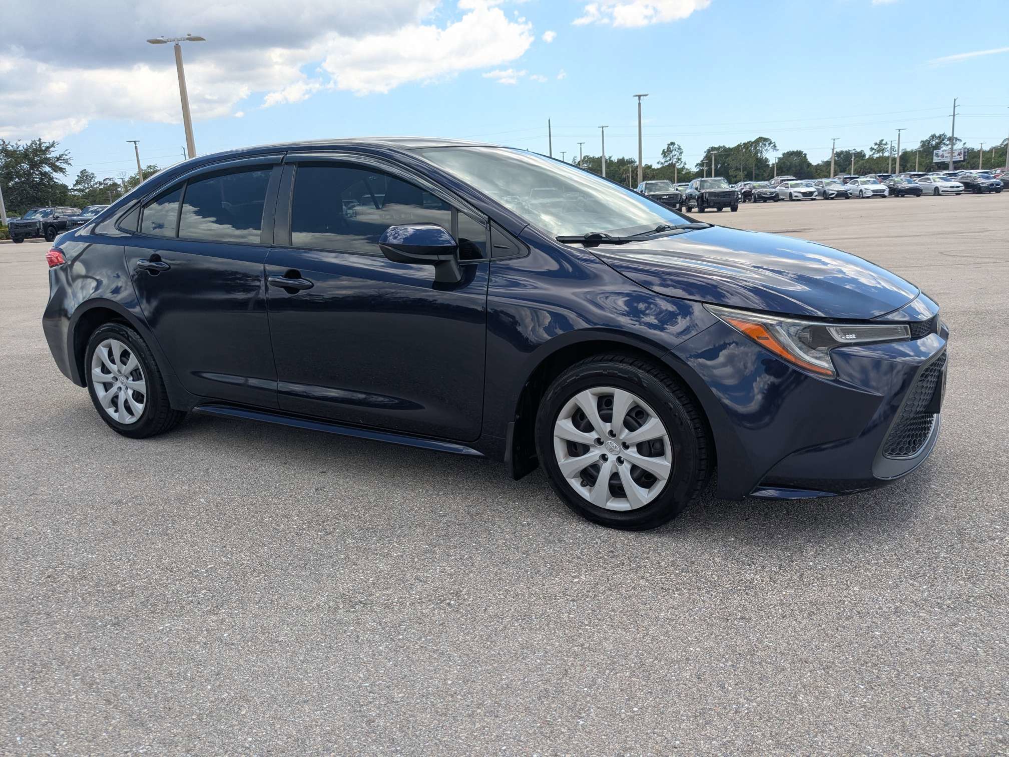 Used 2021 Toyota Corolla LE FWD image 2