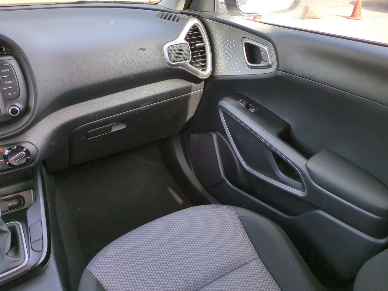 Certified 2025 Kia Soul LX w/ LX Technology Package FWD image 16
