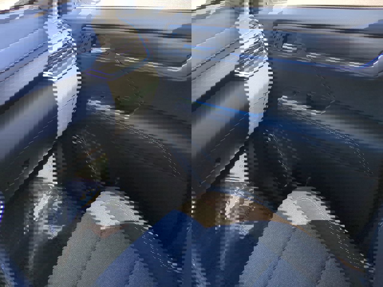 Used 2025 GMC Acadia Elevation image 17