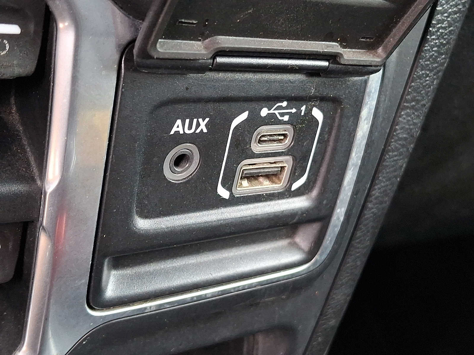 Used 2018 Jeep Wrangler Unlimited Sahara AWD/4WD image 22