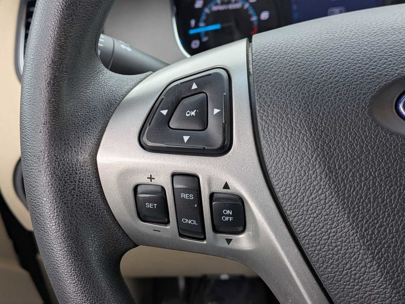 Used 2017 Ford Taurus SE FWD image 22