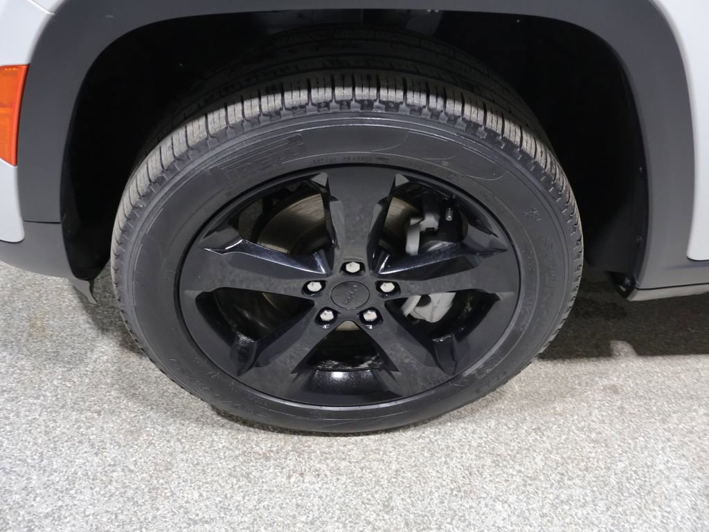 Certified 2023 Jeep Grand Cherokee Limited w/ Black Appearance Package image 11