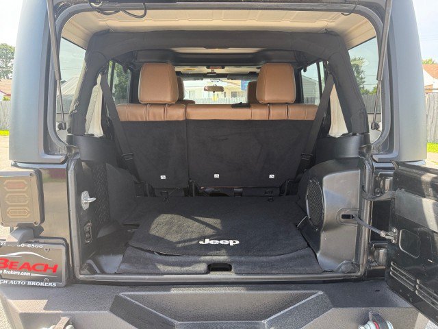 Used 2012 Jeep Wrangler Unlimited Rubicon w/ Connectivity Group AWD/4WD image 15