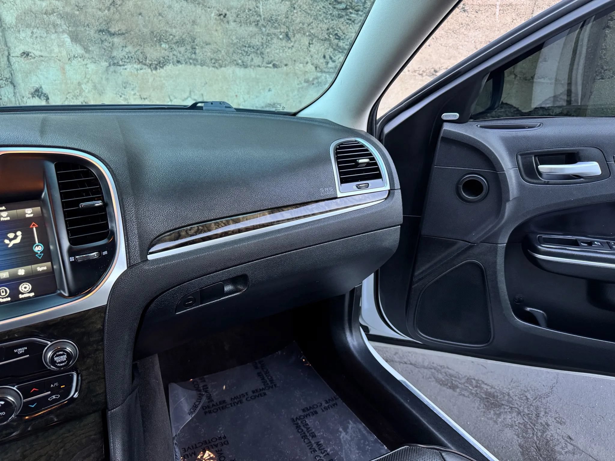 Used 2018 Chrysler 300 Limited RWD image 30