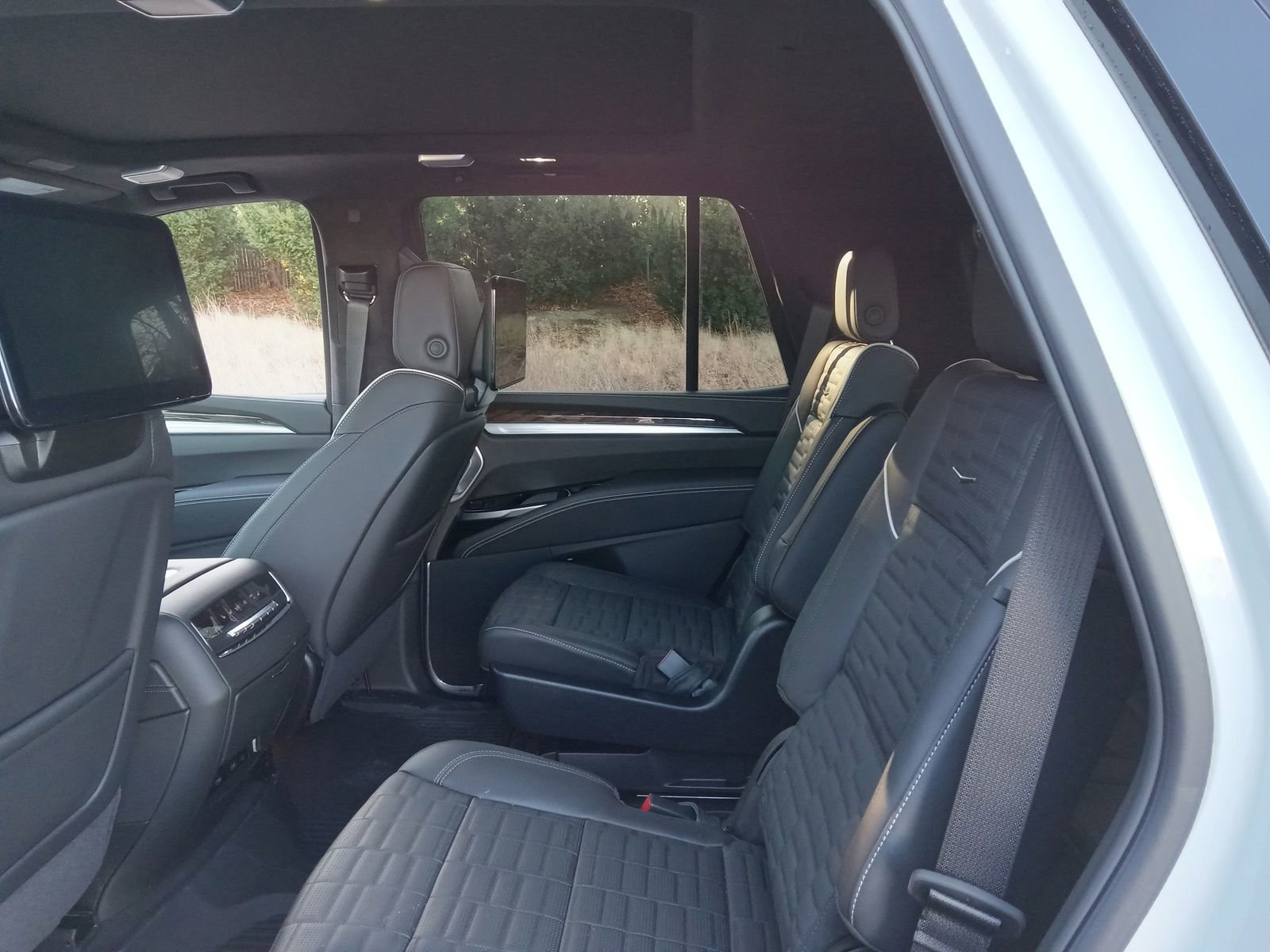 Used 2026 Cadillac Escalade Platinum Sport w/ LPO, ONYX Package image 31