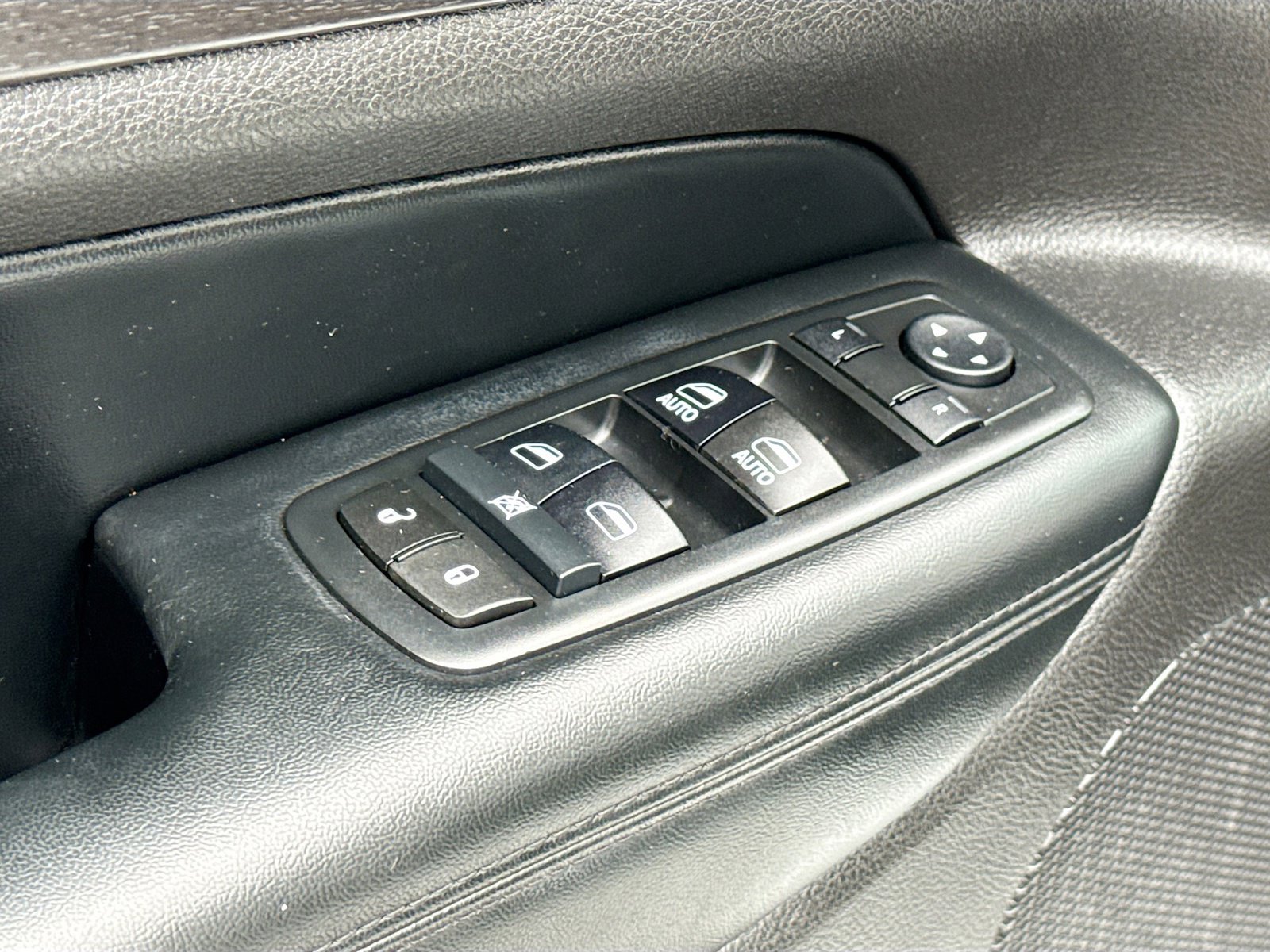 Used 2017 Jeep Grand Cherokee Altitude image 8