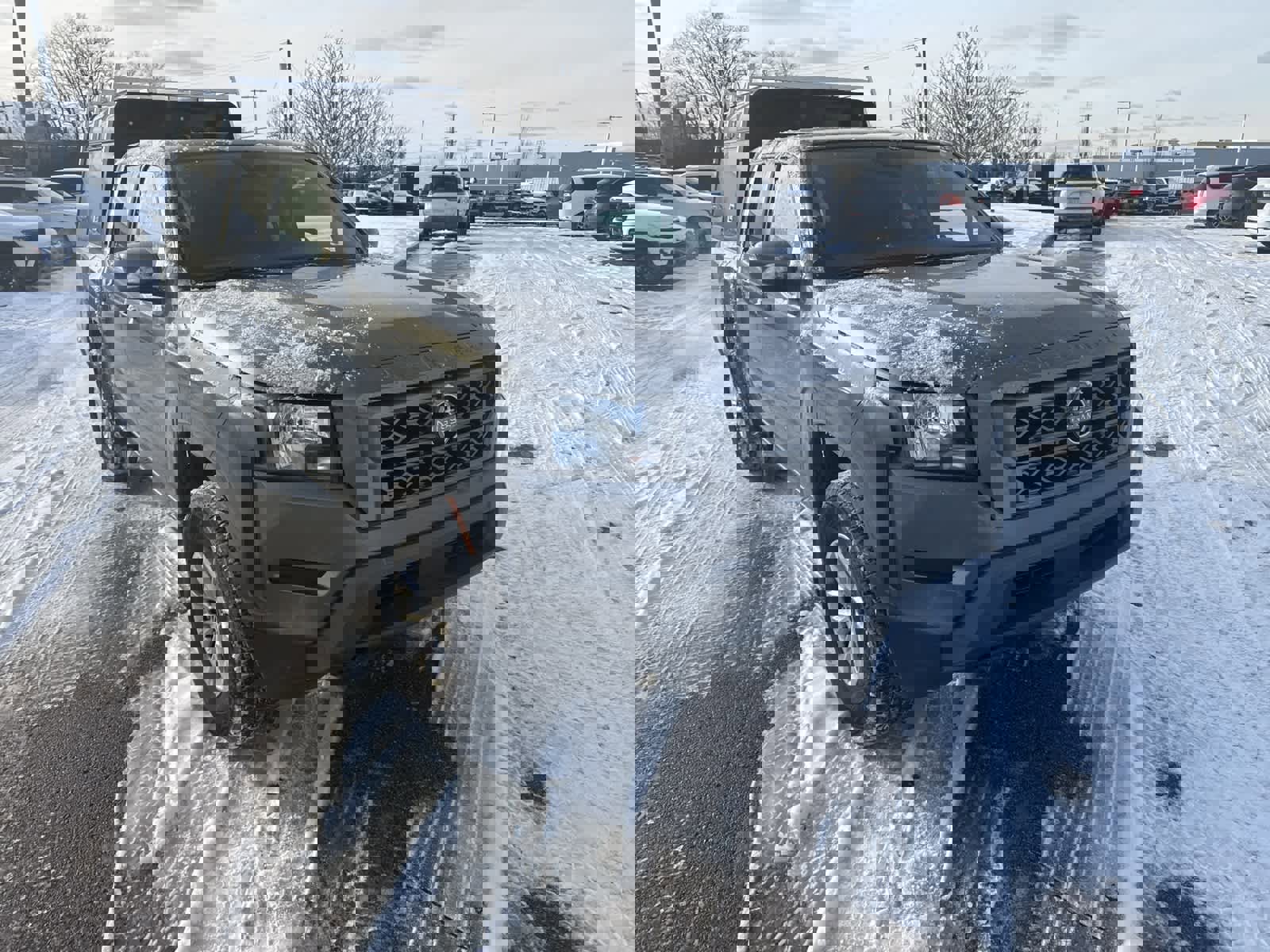 Used 2024 Nissan Frontier SV image 6