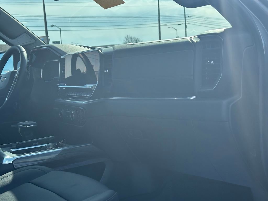 Used 2025 Chevrolet Silverado 1500 LTZ image 18