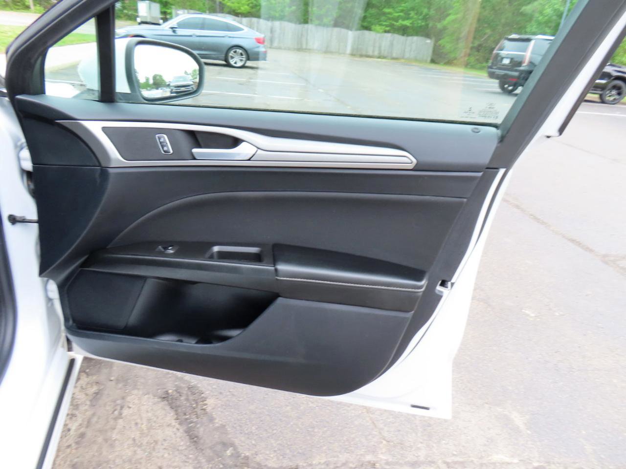 Used 2020 Ford Fusion SE FWD image 22