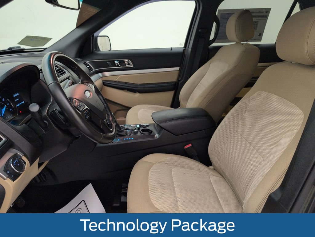 Used 2016 Ford Explorer XLT w/ Equipment Group 201A image 4