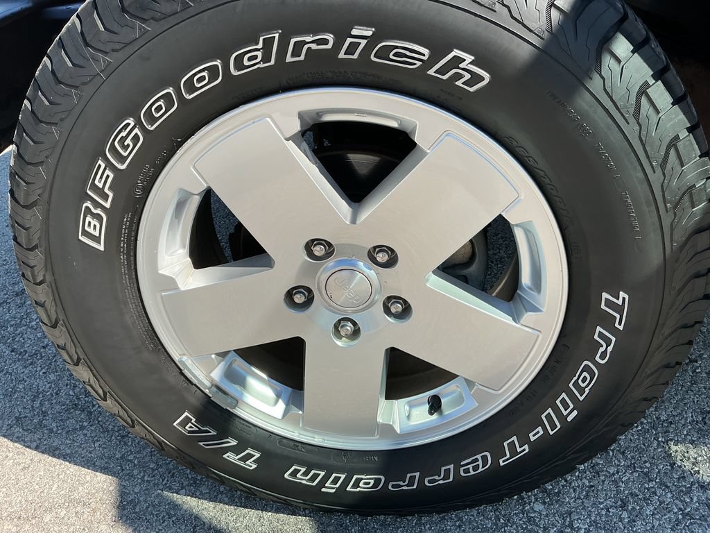 Used 2010 Jeep Wrangler Unlimited Sahara w/ Dual Top Group AWD/4WD image 24