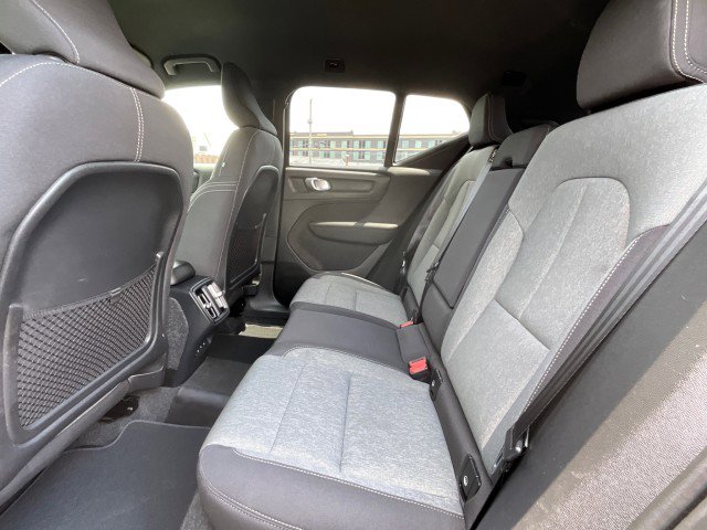 Used 2024 Volvo XC40 B5 Core image 30