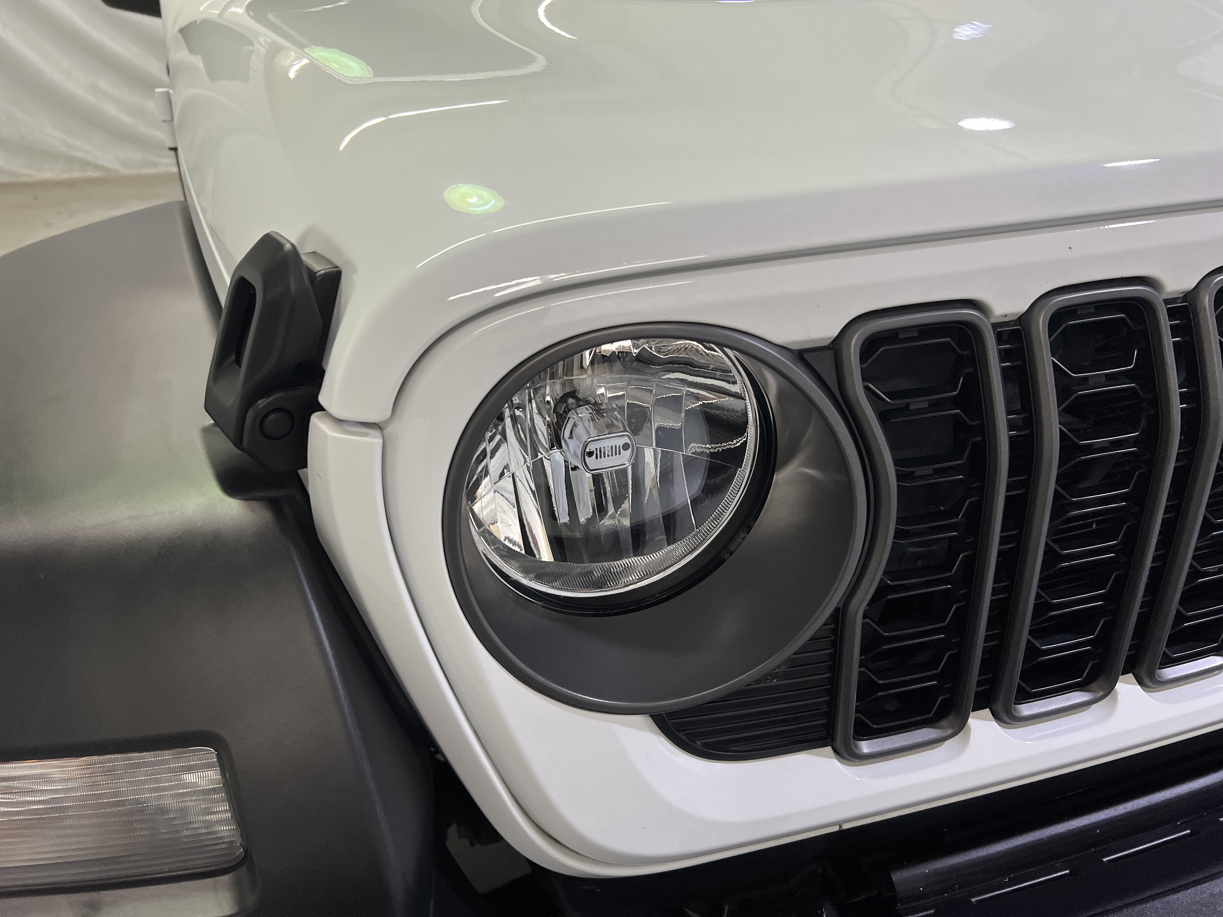 Used 2025 Jeep Wrangler Sport AWD/4WD image 5