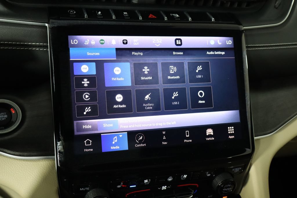 Used 2023 Jeep Grand Cherokee L Limited w/ Luxury Tech Group II AWD/4WD image 32
