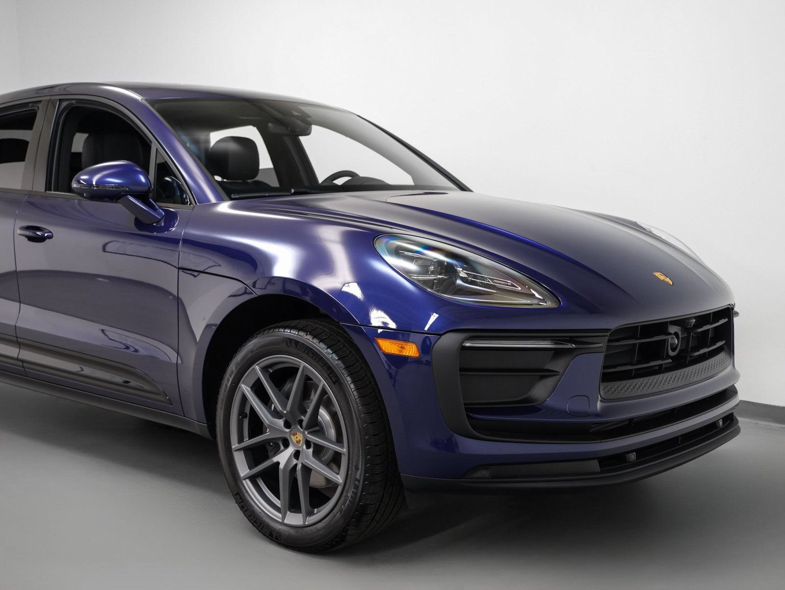 Used 2025 Porsche Macan AWD/4WD image 9