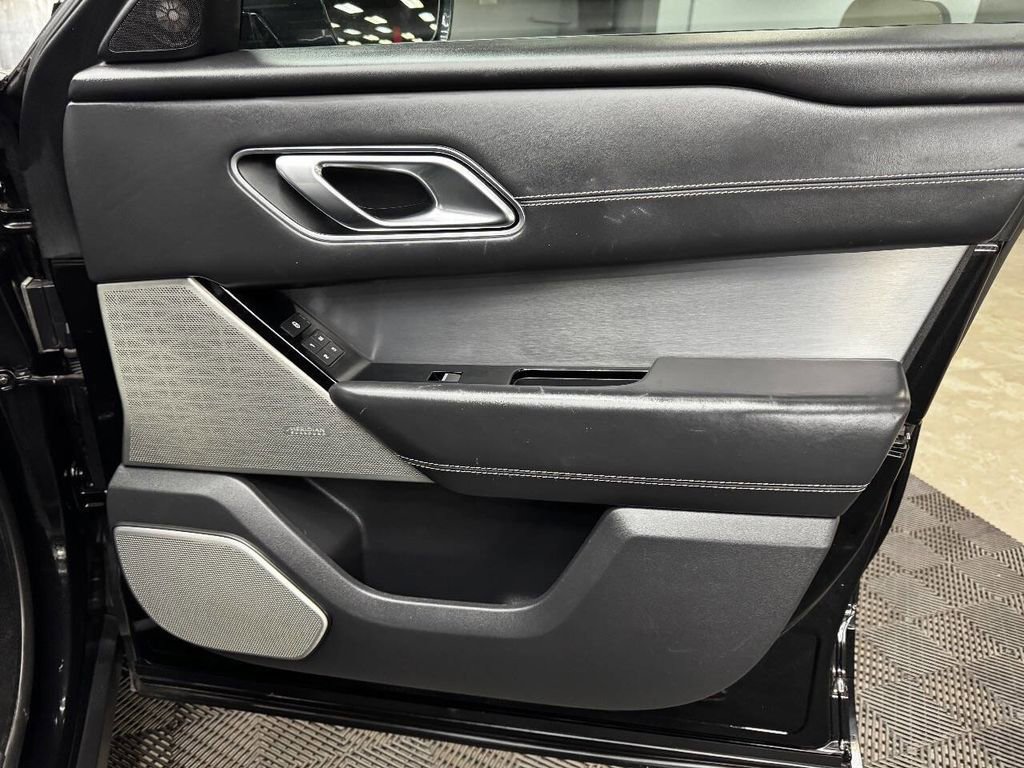 Used 2018 Land Rover Range Rover Velar R-Dynamic HSE image 58