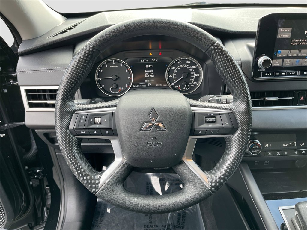 Used 2024 Mitsubishi Outlander ES image 11