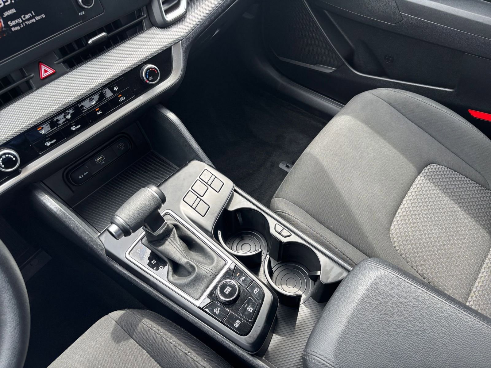 Used 2025 Kia Sportage LX FWD image 40