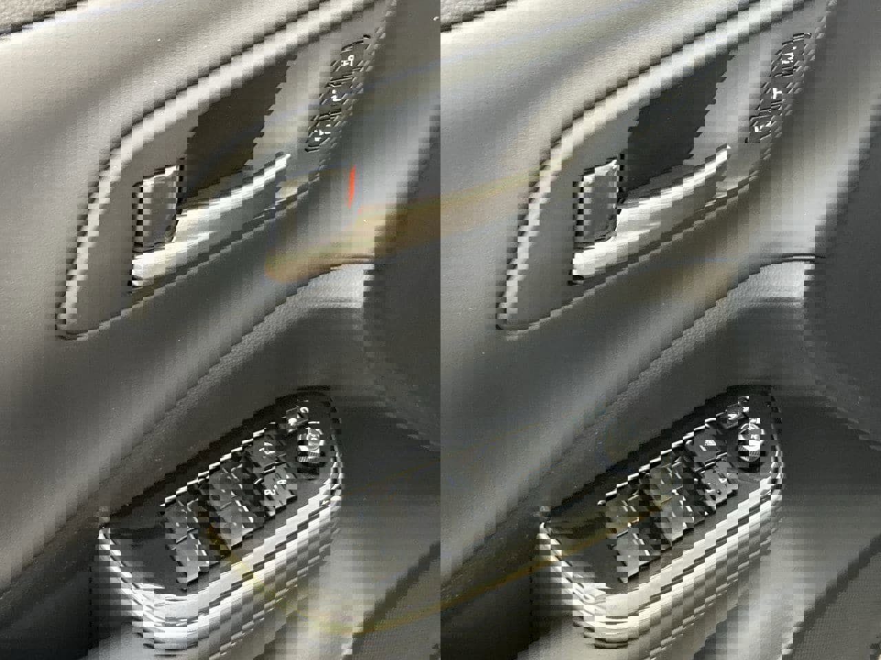 Used 2024 Toyota Crown Limited image 18