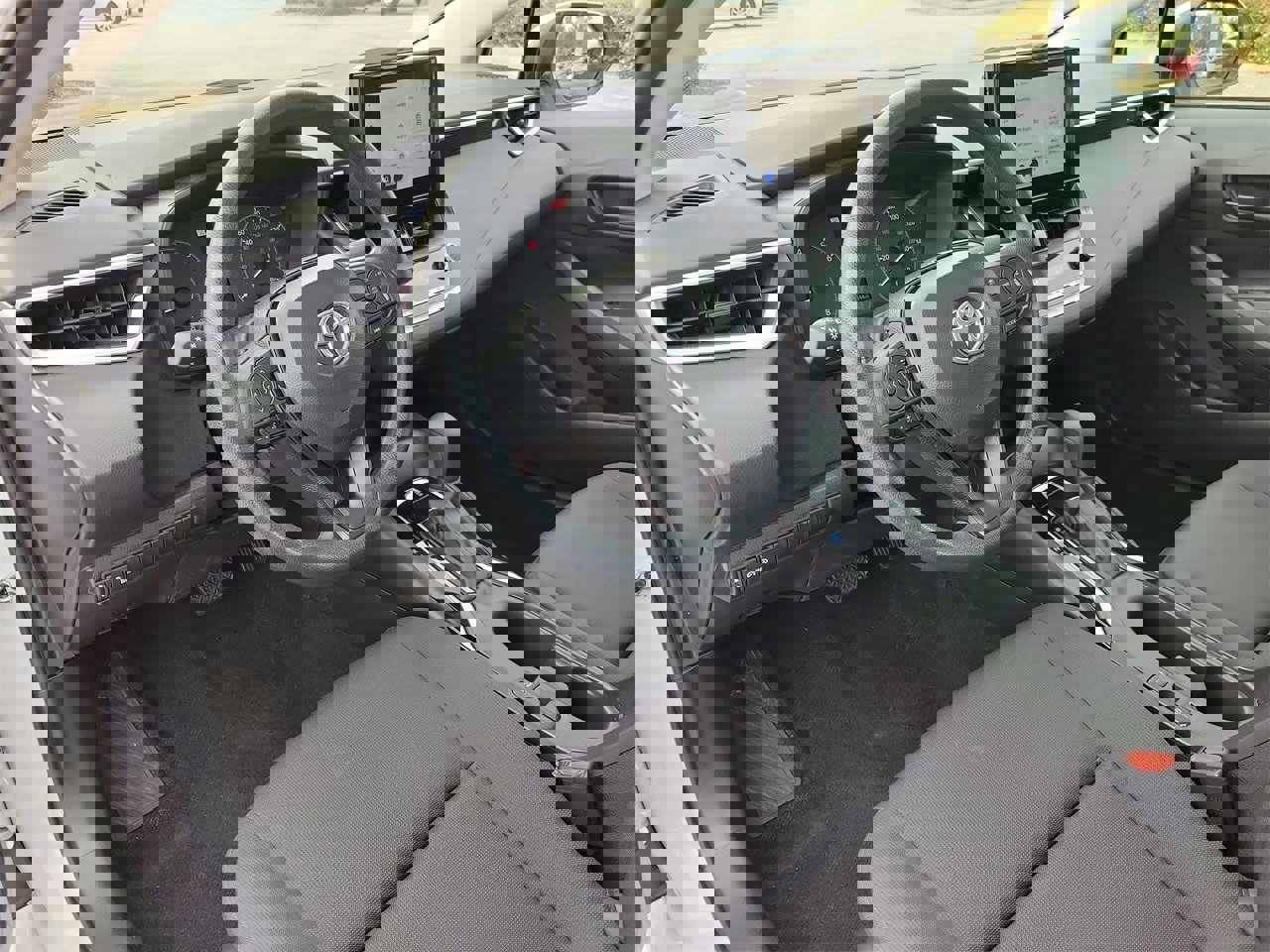 Used 2025 Toyota Corolla LE image 15