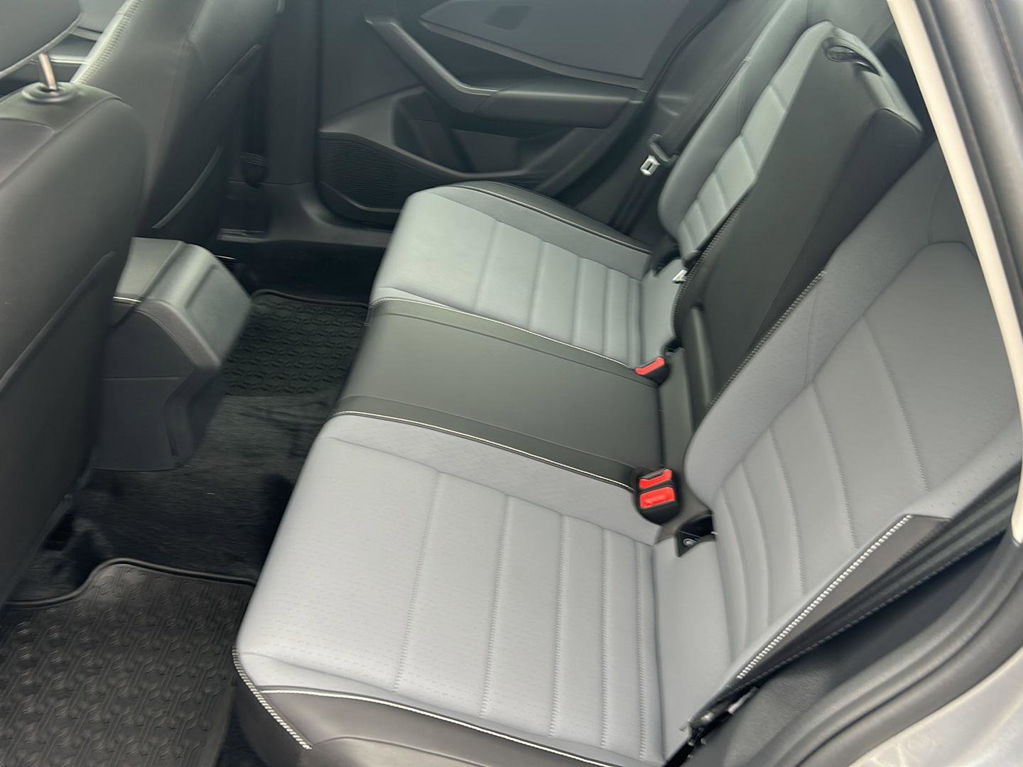 Used 2025 Volkswagen Jetta SE w/ Sunroof Package image 9