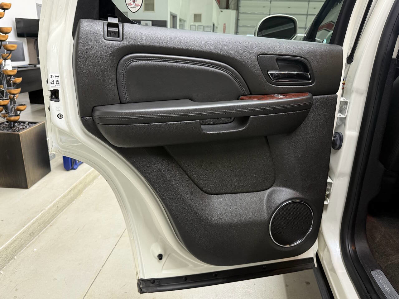 Used 2014 Cadillac Escalade Premium AWD/4WD image 12