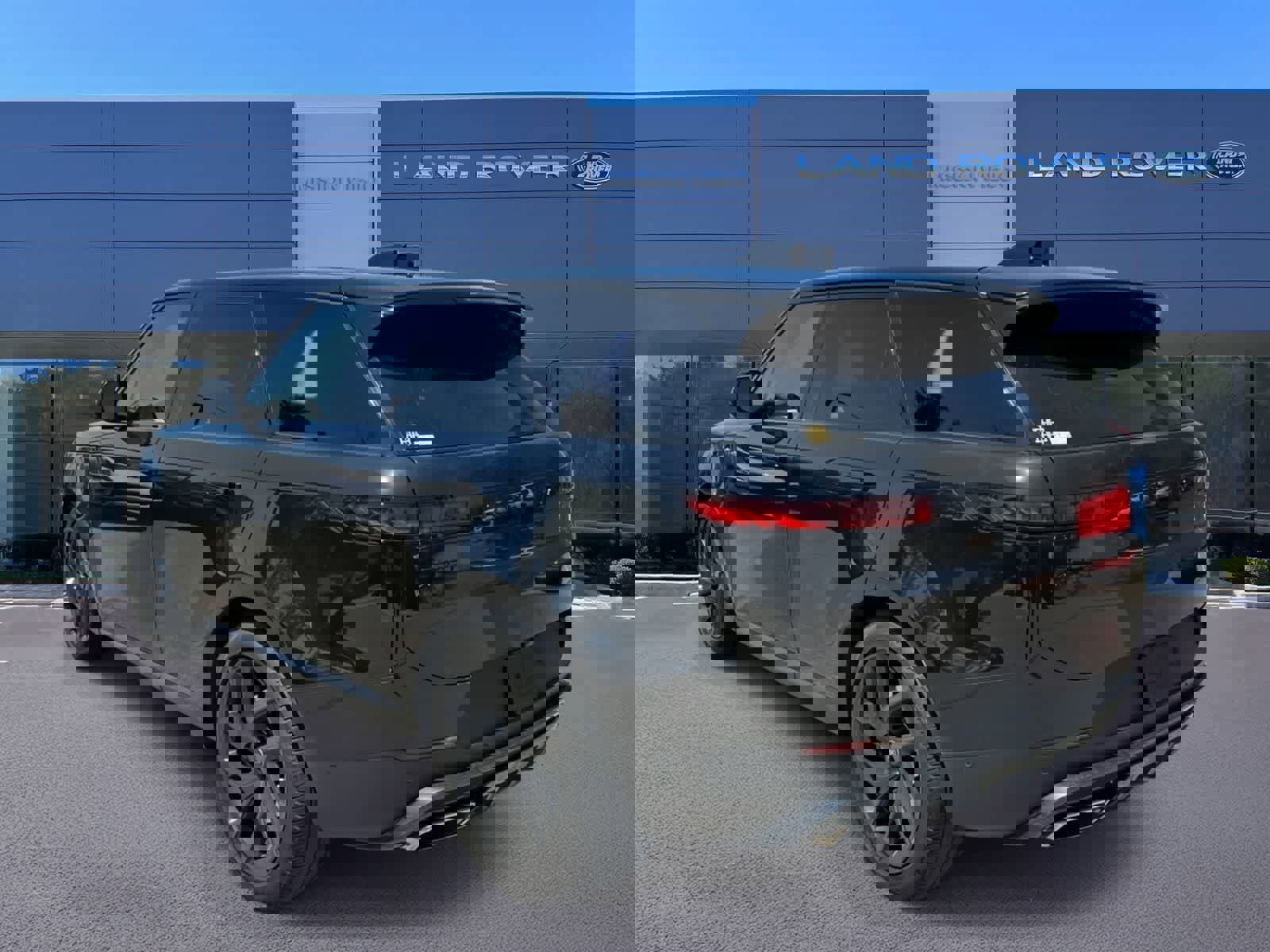 Used 2024 Land Rover Range Rover Sport SE image 3