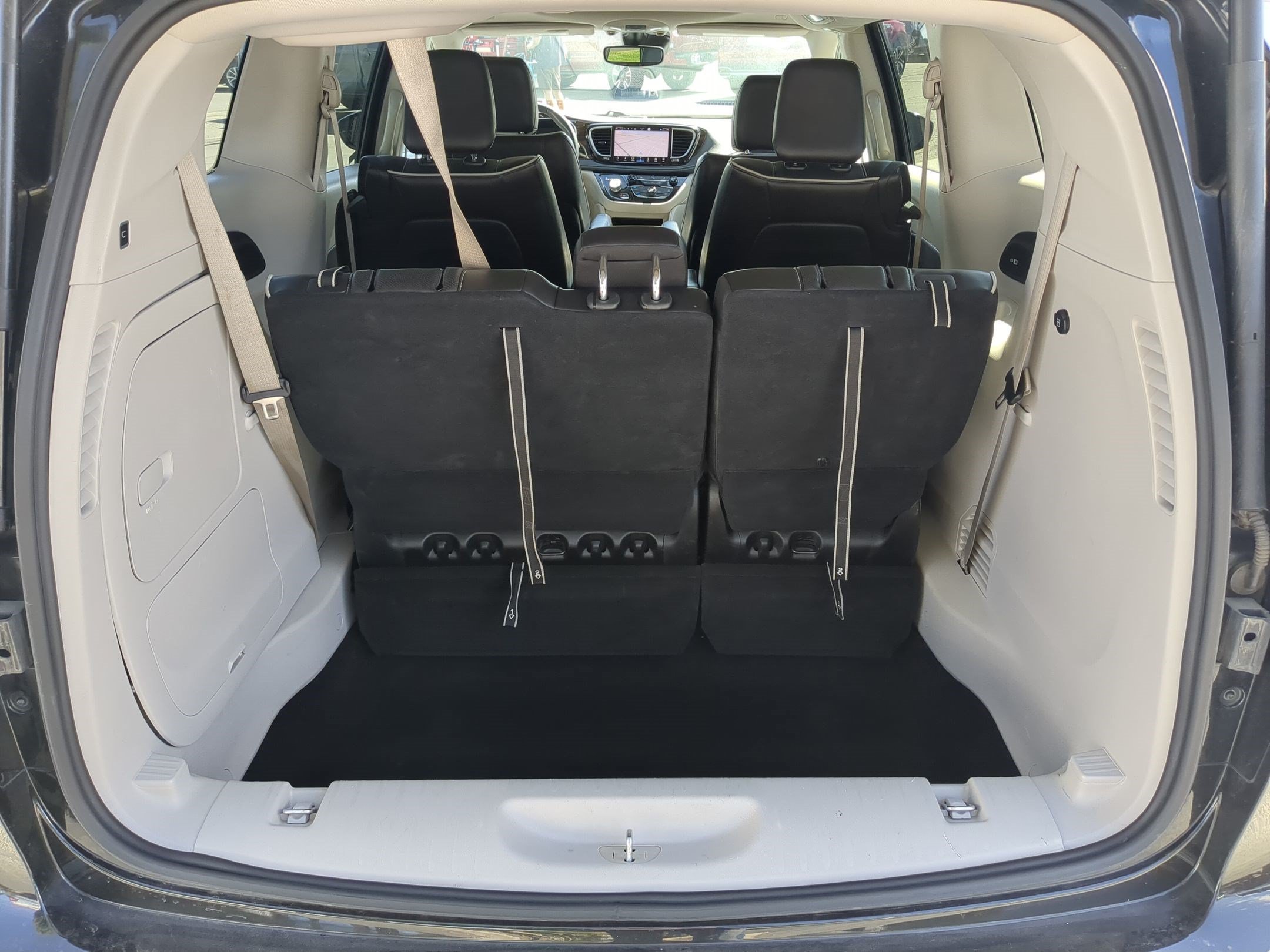 Used 2023 Chrysler Pacifica Limited FWD image 31