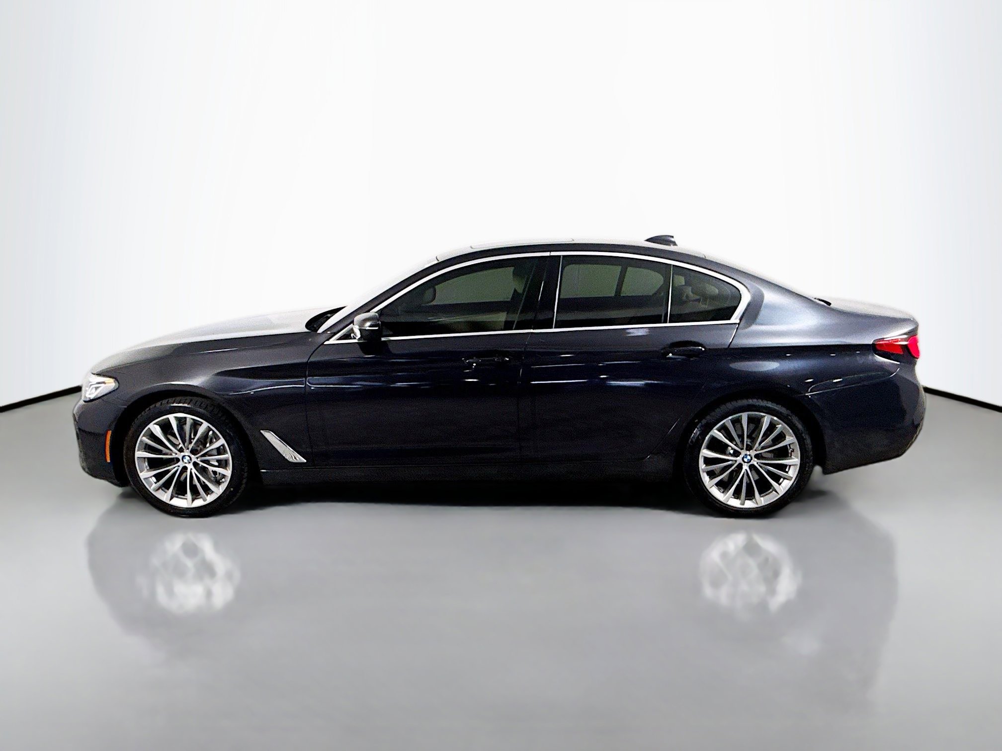 Used 2023 BMW 540i w/ Premium Package image 6