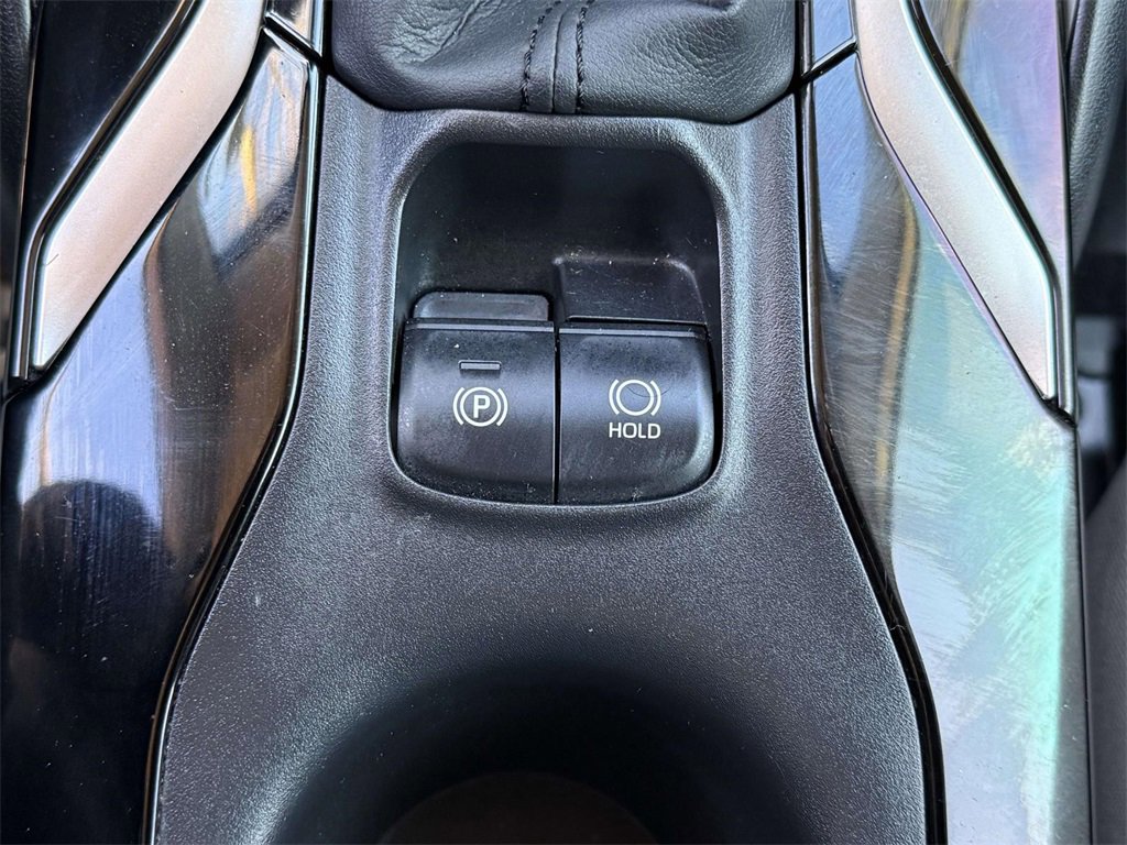 Used 2021 Toyota Corolla LE image 19