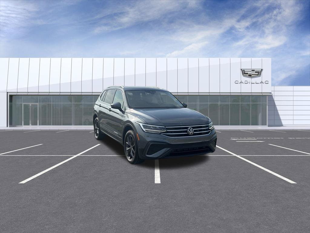 Used 2023 Volkswagen Tiguan SE w/ Panoramic Sunroof Package