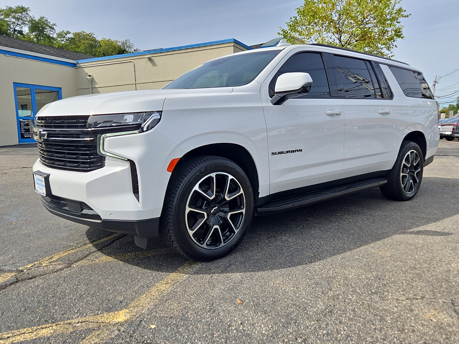 Used 2023 Chevrolet Suburban RST w/ Luxury Package image 3