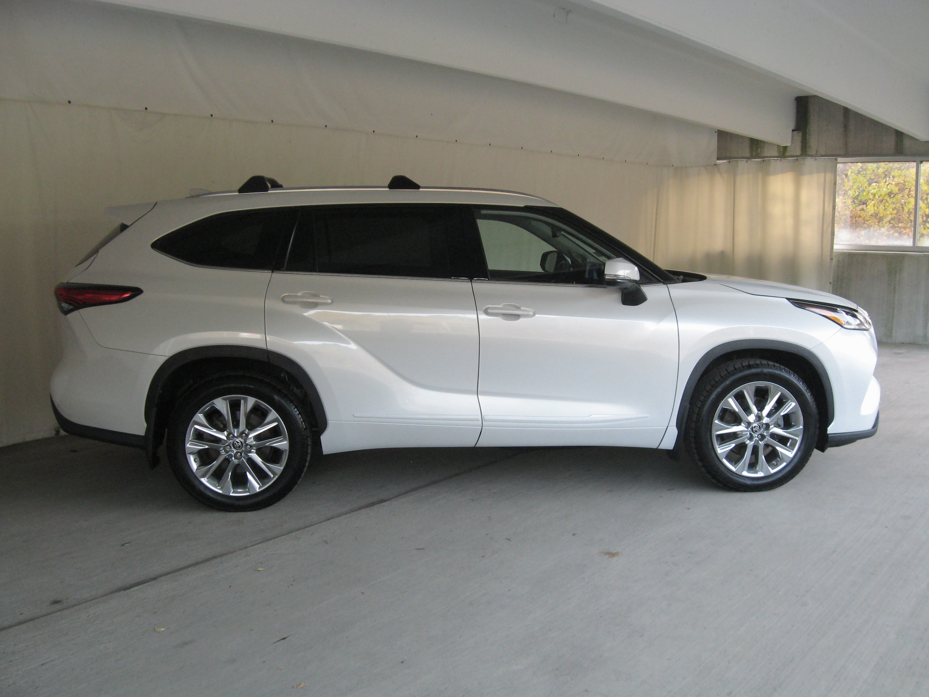 Used 2023 Toyota Highlander Limited AWD/4WD image 6