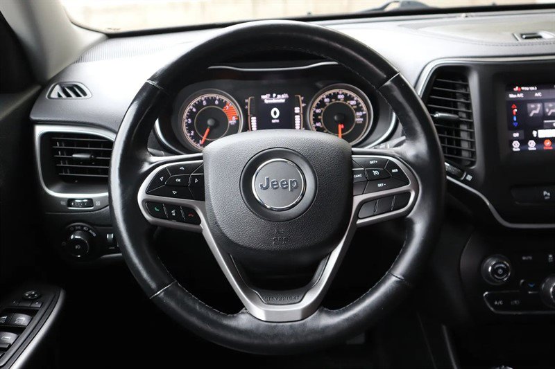 Used 2019 Jeep Cherokee Latitude Plus w/ Cold Weather Group AWD/4WD image 13