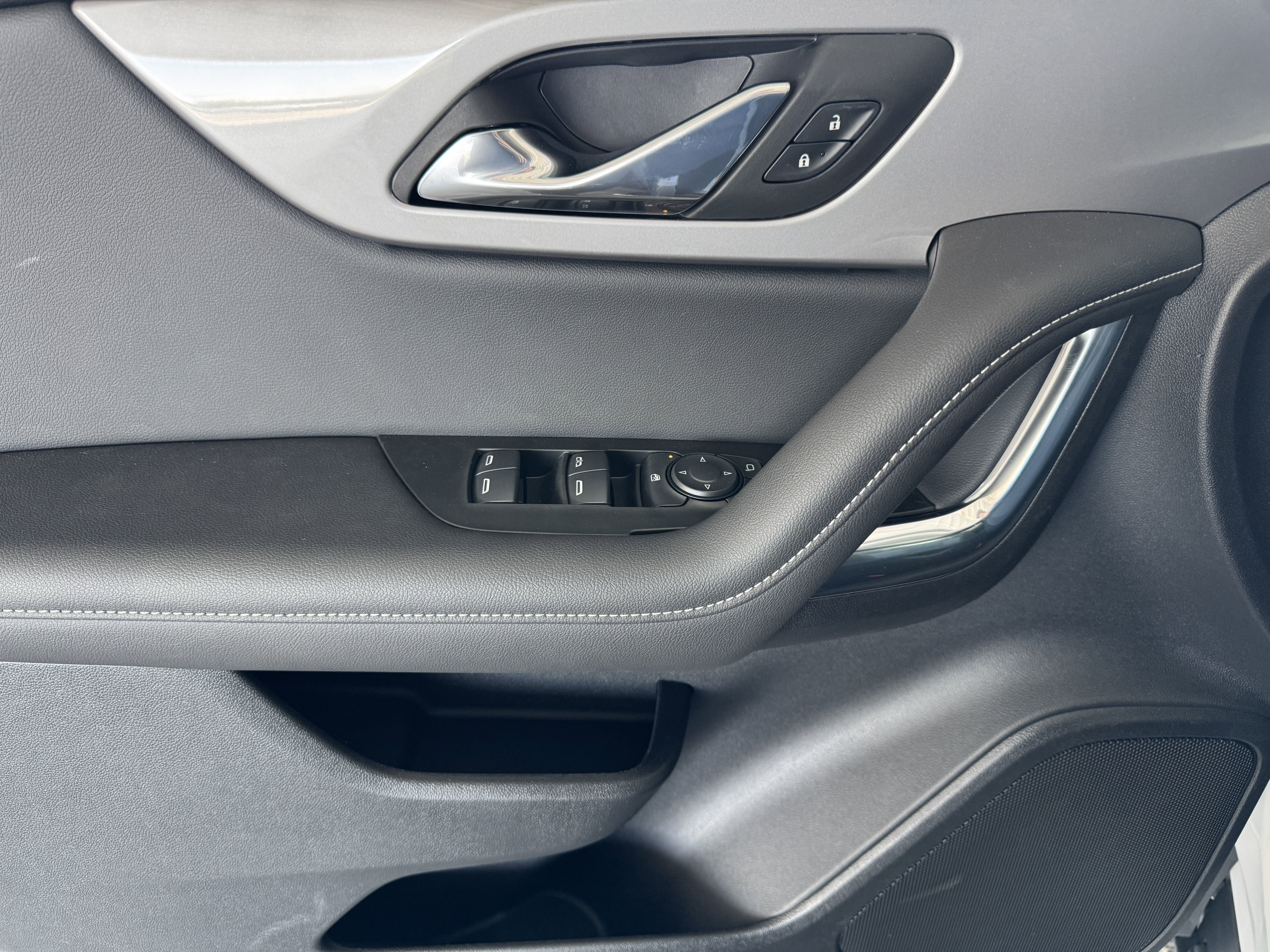 New 2025 Chevrolet Blazer LT w/ Midnight/Sport Edition image 9