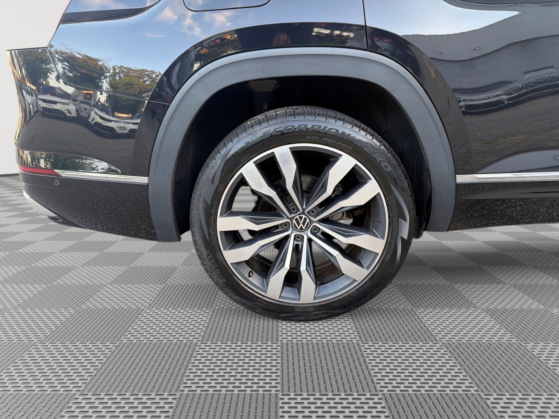 Used 2023 Volkswagen Atlas SEL Premium AWD/4WD image 30