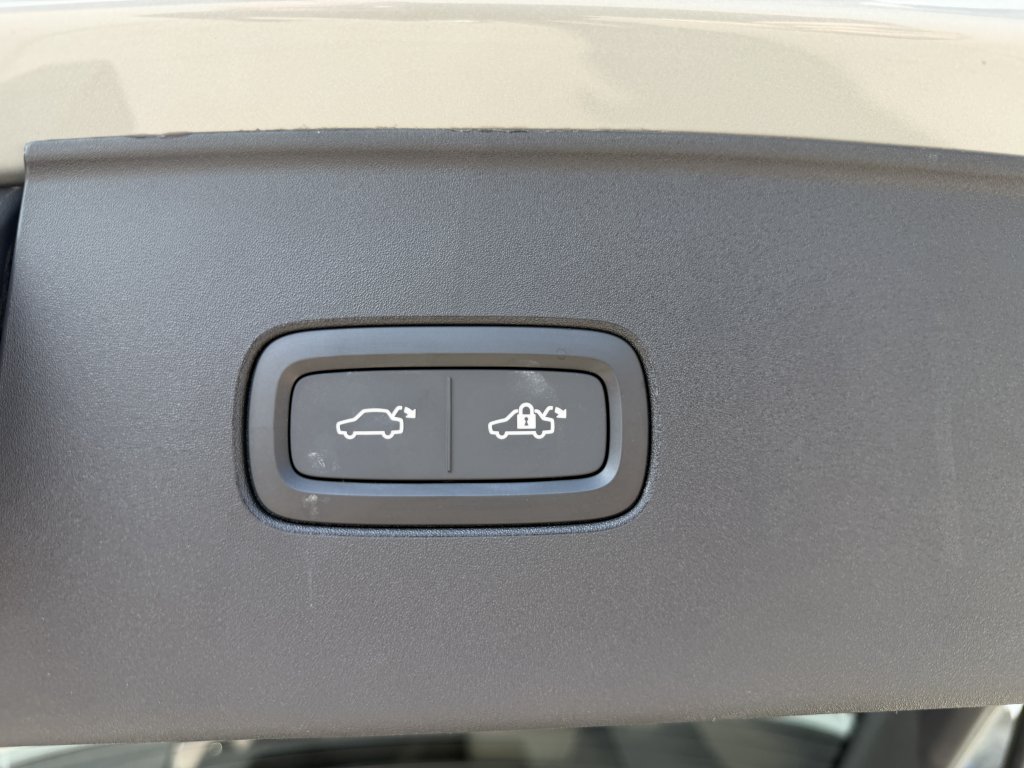 Used 2025 Volvo EX90 Ultra AWD/4WD image 34