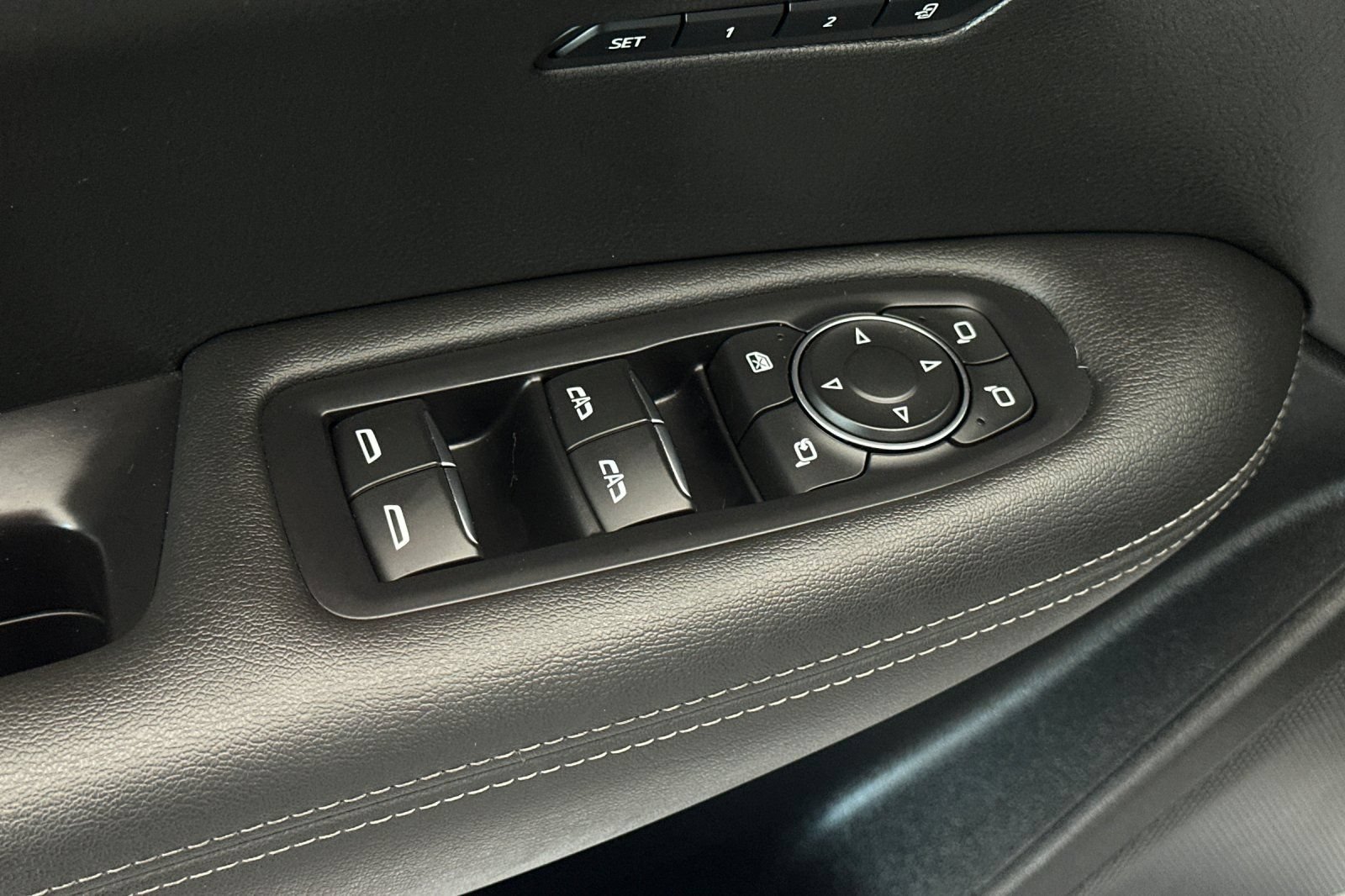 Used 2024 Cadillac XT6 Premium Luxury w/ Technology Package FWD image 12